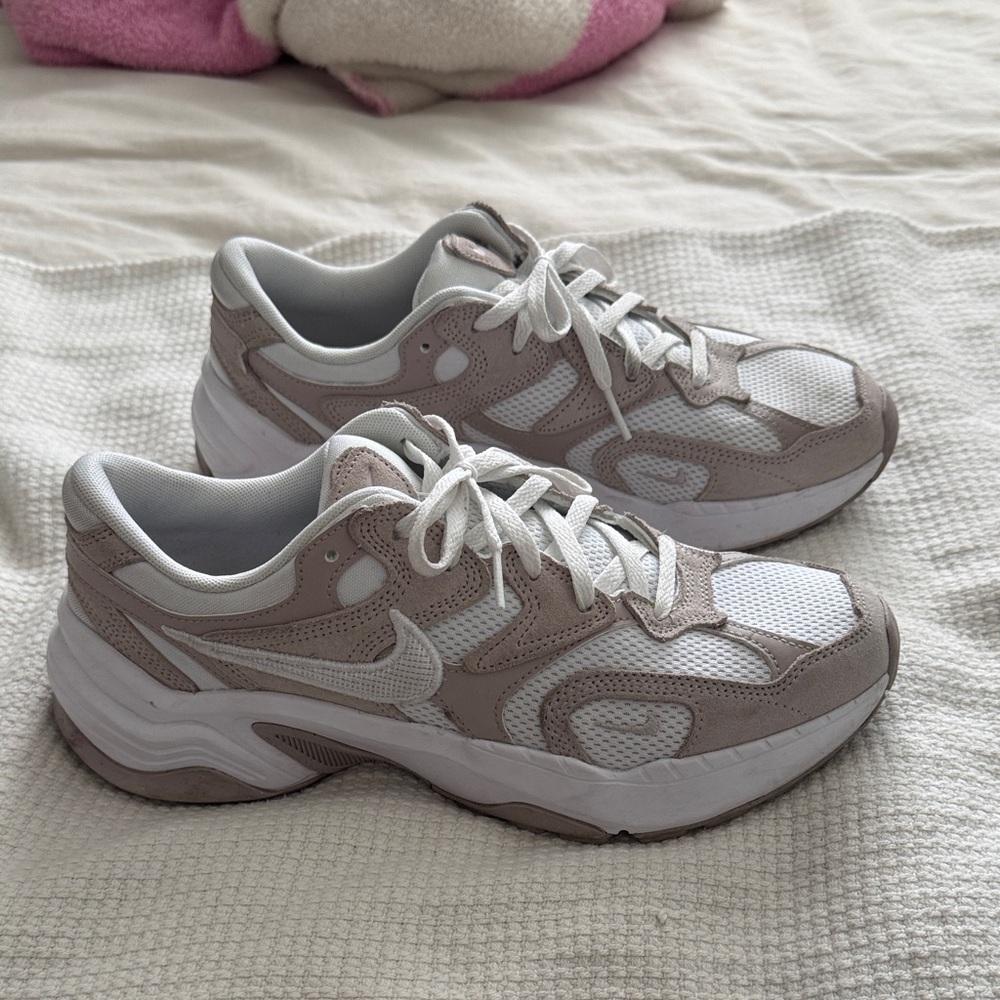 Nike | AL8 Women's White and Pink Sneakers | 9.5